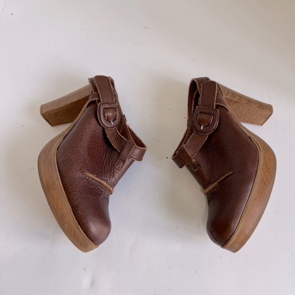 Nine West Brown Leather Wooden Heel Clogs.  EU 37